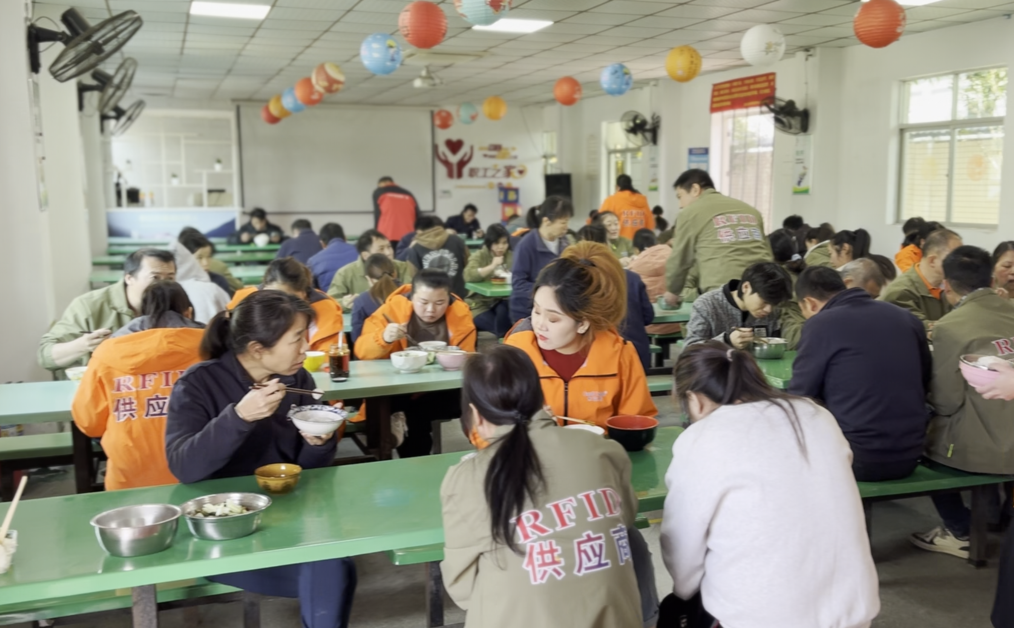 冬至大如年 人間小團圓｜卡立方集團NFC智能卡工廠暖心餃子宴，情暖歲末時光