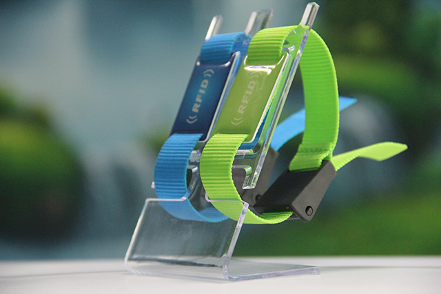 長毛的id硅膠腕帶魔術(shù)手套，污漬一洗就掉