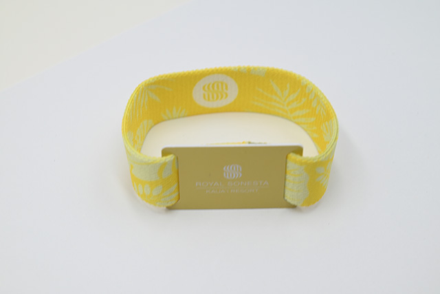 凸碼的大小可以是燙金或燙銀，注意凸碼不能垂直排列